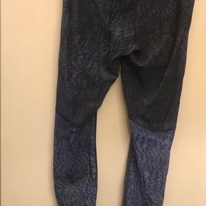 Size 8  lululemon yoga pants